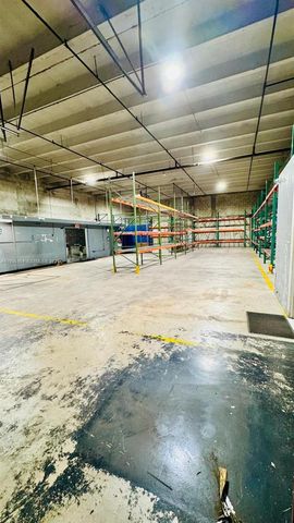 7953 NW 64th St, Medley, FL 33166