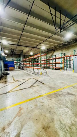 7953 NW 64th St, Medley, FL 33166