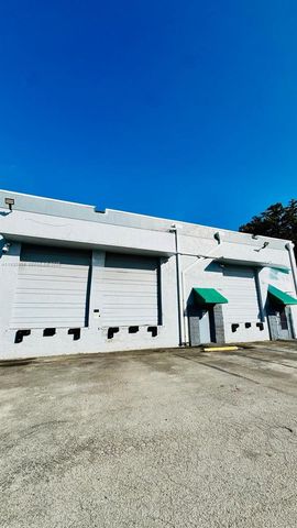 7953 NW 64th St, Medley, FL 33166