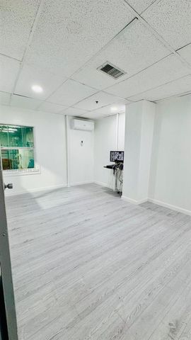 7953 NW 64th St, Medley, FL 33166