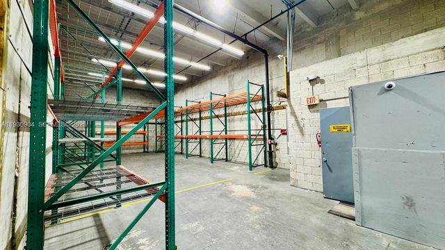 7953 NW 64th St, Medley, FL 33166