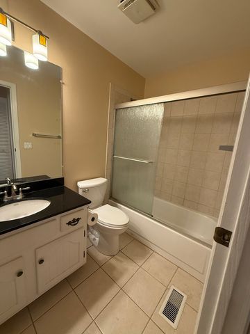2851 GARDEN Drive, Lisle, IL 60532