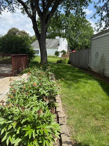 2851 GARDEN Drive, Lisle, IL 60532