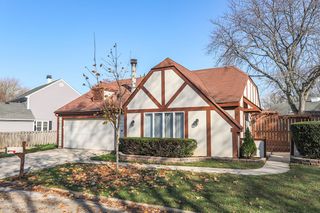 2851 GARDEN Drive, Lisle, IL 60532