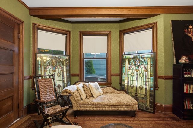 6 Menlo St, Boston, MA 02135