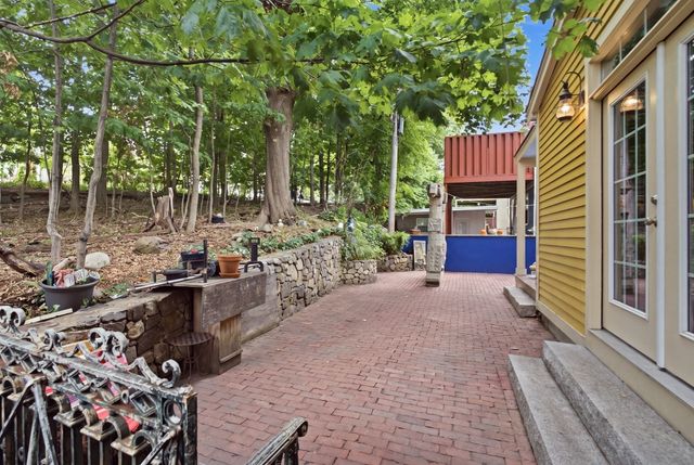 6 Menlo St, Boston, MA 02135