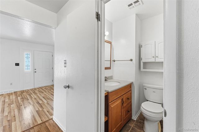 125 Paris Circle, Aurora, CO 80011