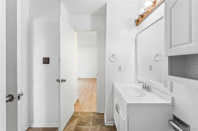 125 Paris Circle, Aurora, CO 80011