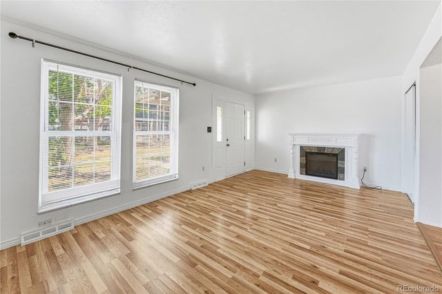 125 Paris Circle, Aurora, CO 80011
