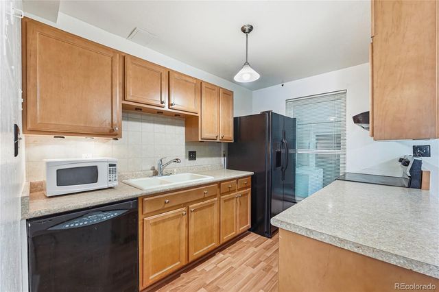 125 Paris Circle, Aurora, CO 80011