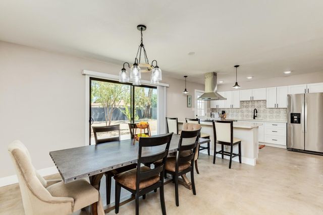 16 W Geneva Drive, Tempe, AZ 85282