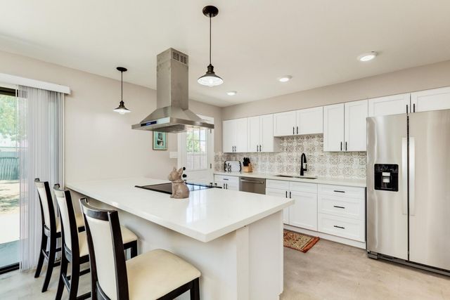 16 W Geneva Drive, Tempe, AZ 85282