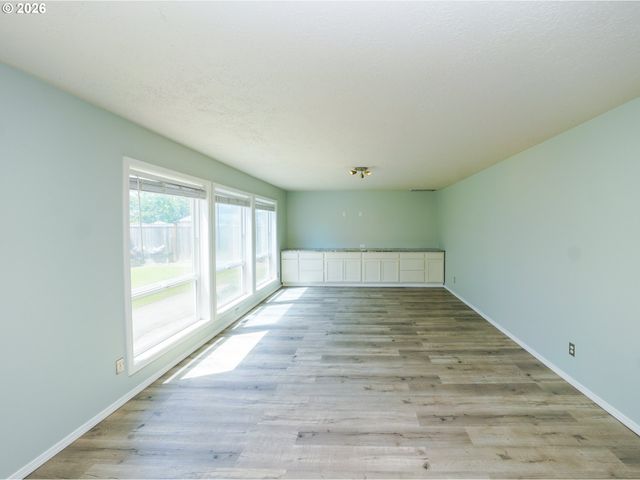 692 Burgundy Ave Ne, Keizer, OR 97303
