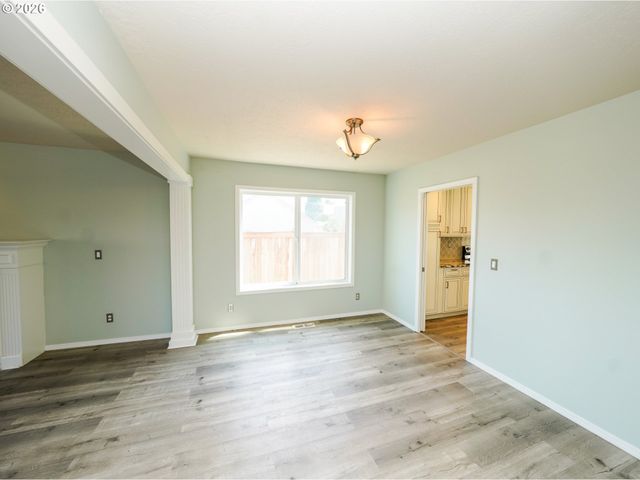 692 Burgundy Ave Ne, Keizer, OR 97303