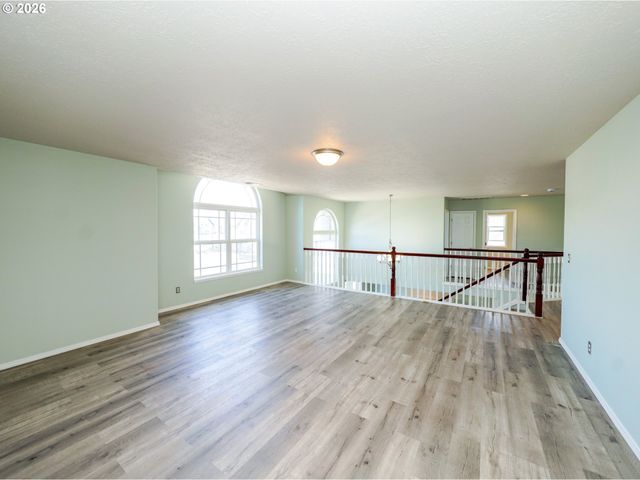 692 Burgundy Ave Ne, Keizer, OR 97303
