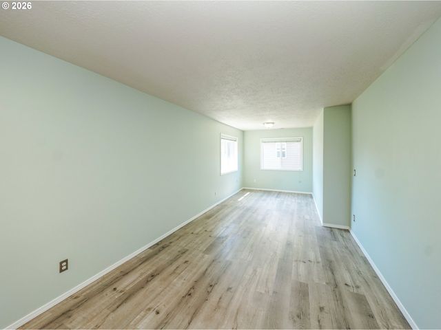 692 Burgundy Ave Ne, Keizer, OR 97303