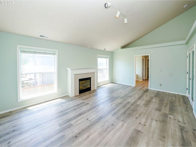 692 Burgundy Ave Ne, Keizer, OR 97303