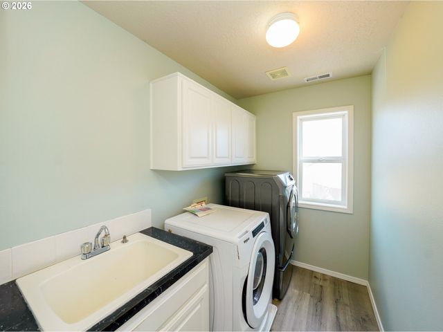 692 Burgundy Ave Ne, Keizer, OR 97303