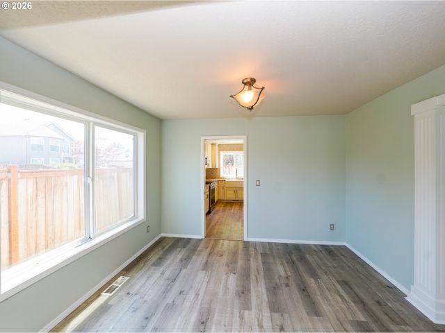 692 Burgundy Ave Ne, Keizer, OR 97303