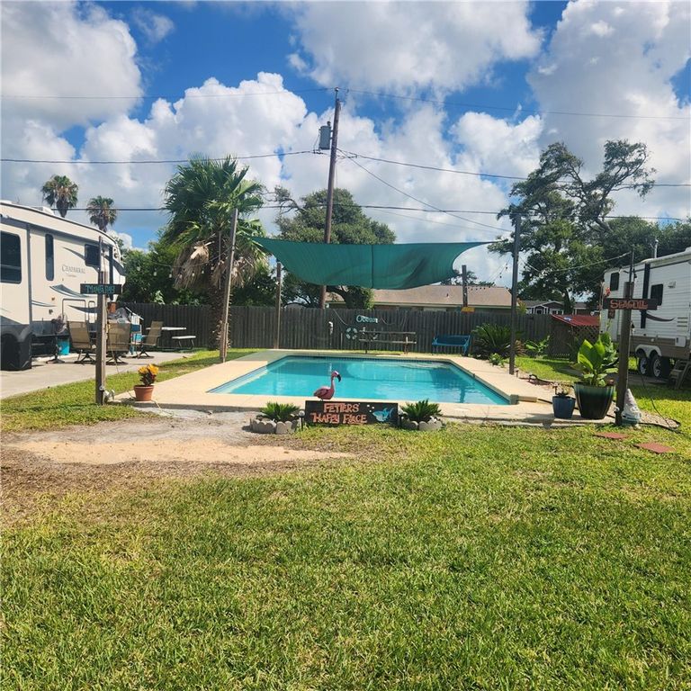 123 Bermuda Dr, Rockport, TX 78382 — photo 2