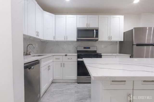370 Pacific Avenue 1, Jersey City, NJ 07304