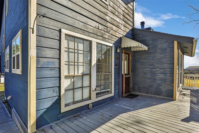 61 S Hilltop Street, Point Blank, TX 77364