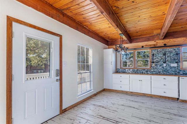 61 S Hilltop Street, Point Blank, TX 77364