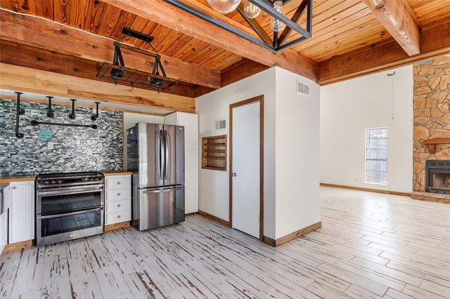61 S Hilltop Street, Point Blank, TX 77364
