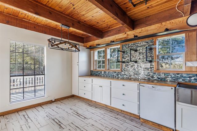 61 S Hilltop Street, Point Blank, TX 77364
