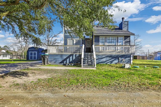 61 S Hilltop Street, Point Blank, TX 77364