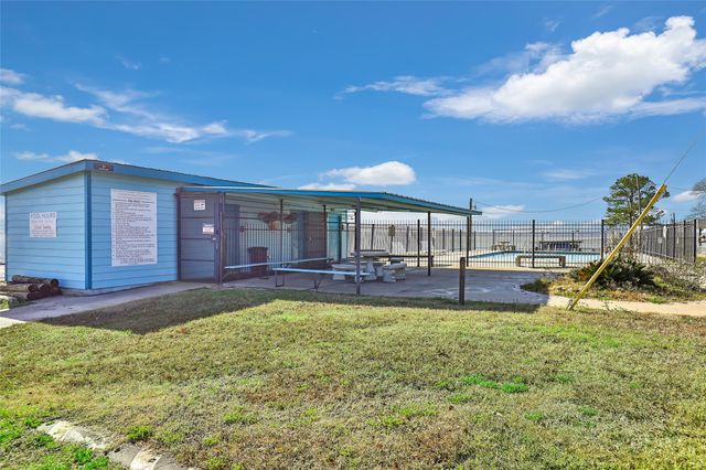 61 S Hilltop Street, Point Blank, TX 77364