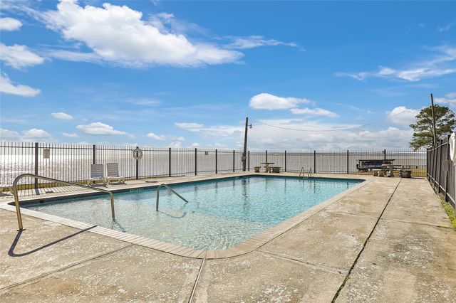 61 S Hilltop Street, Point Blank, TX 77364