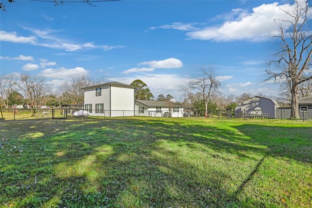 61 S Hilltop Street, Point Blank, TX 77364
