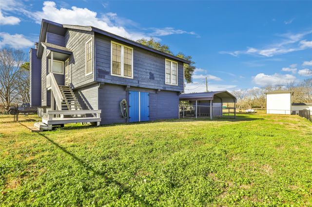 61 S Hilltop Street, Point Blank, TX 77364