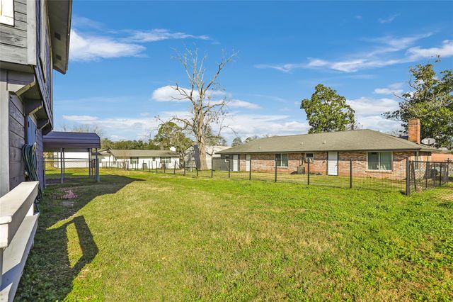 61 S Hilltop Street, Point Blank, TX 77364
