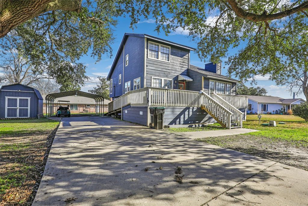 61 S Hilltop Street, Point Blank, TX 77364