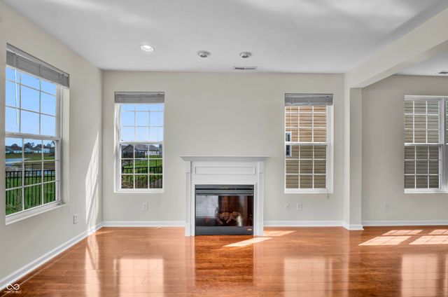 2542 Middle View Drive, Columbus, IN 47201