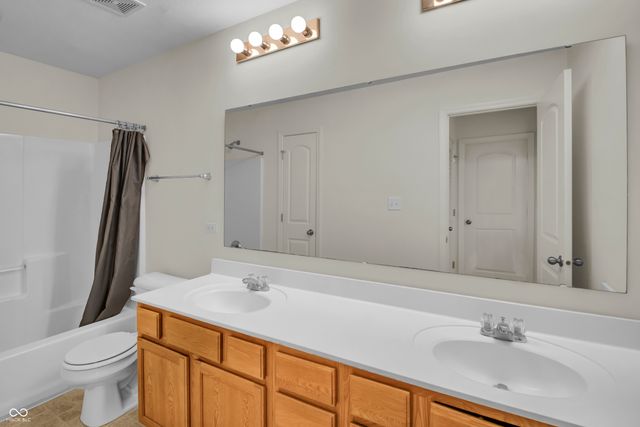 2542 Middle View Drive, Columbus, IN 47201