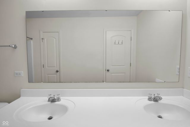 2542 Middle View Drive, Columbus, IN 47201