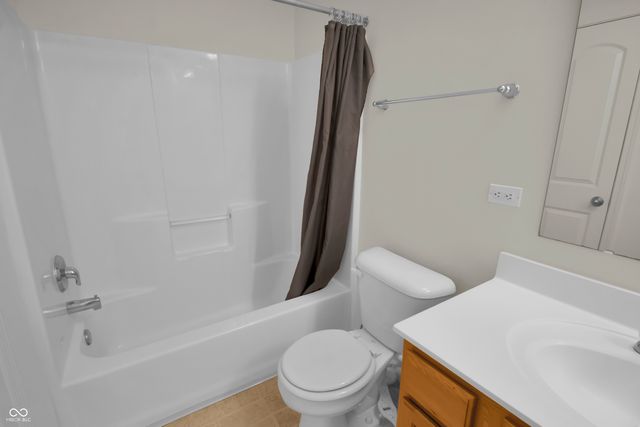 2542 Middle View Drive, Columbus, IN 47201