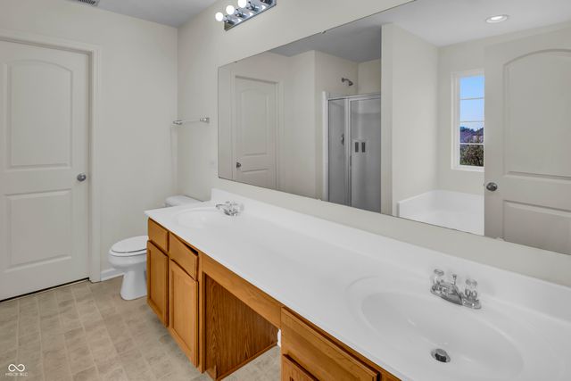 2542 Middle View Drive, Columbus, IN 47201