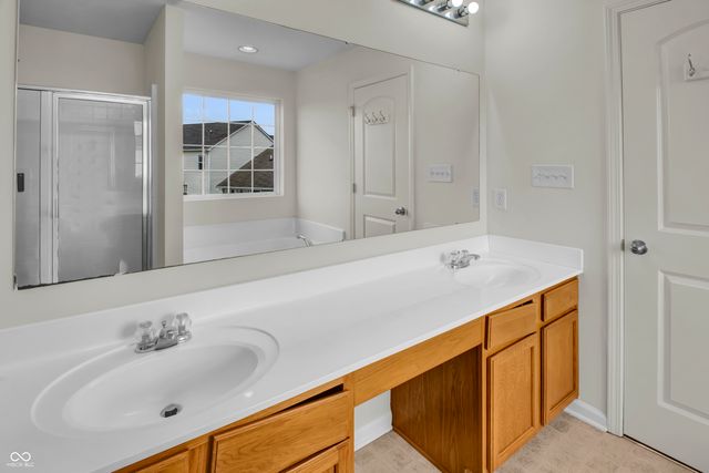 2542 Middle View Drive, Columbus, IN 47201