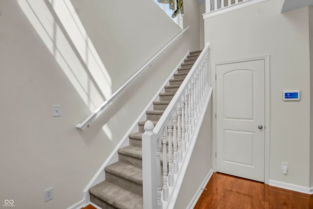 2542 Middle View Drive, Columbus, IN 47201