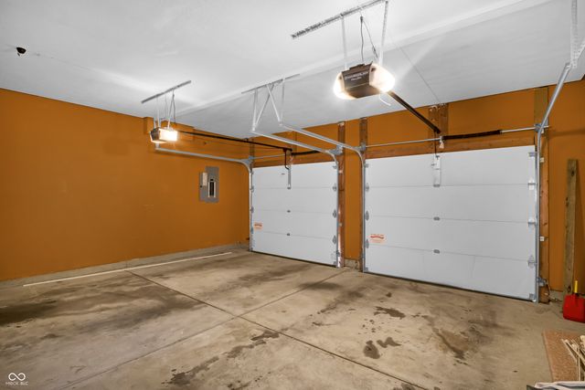 2542 Middle View Drive, Columbus, IN 47201