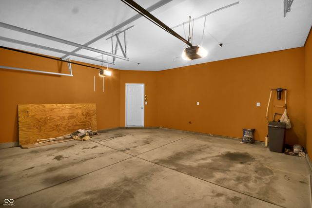 2542 Middle View Drive, Columbus, IN 47201