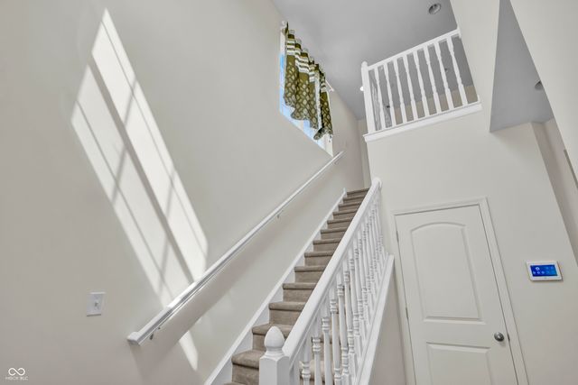 2542 Middle View Drive, Columbus, IN 47201