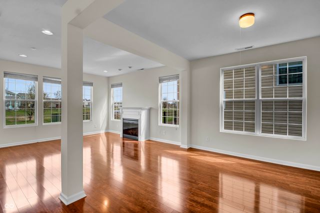 2542 Middle View Drive, Columbus, IN 47201