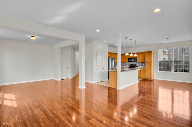 2542 Middle View Drive, Columbus, IN 47201