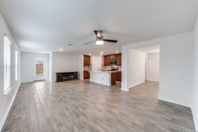 10526 Salitrillo Bnd, Converse, TX 78109