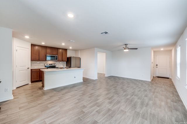 10526 Salitrillo Bnd, Converse, TX 78109